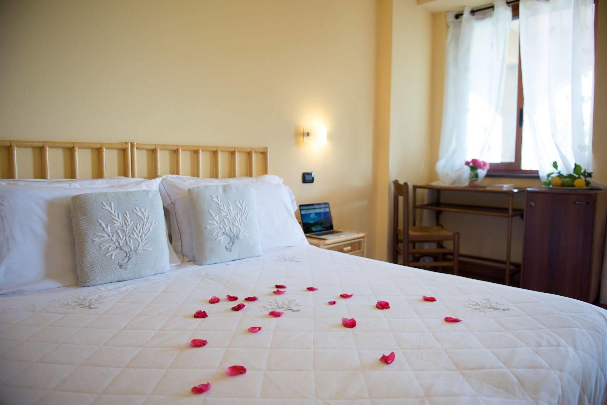 'A Nuciara Park Hotel & Spa Furci Siculo Exterior foto