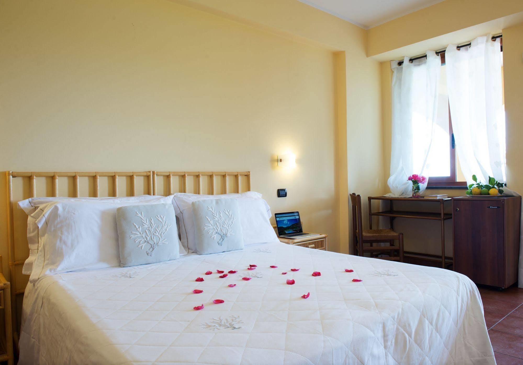'A Nuciara Park Hotel & Spa Furci Siculo Exterior foto